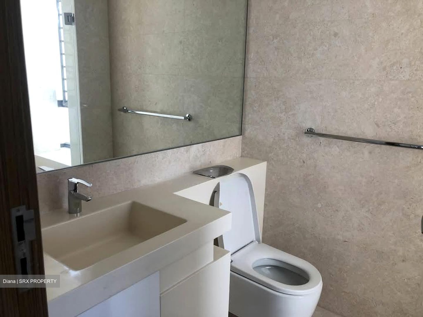 Latitude (D10), Condominium #556016261